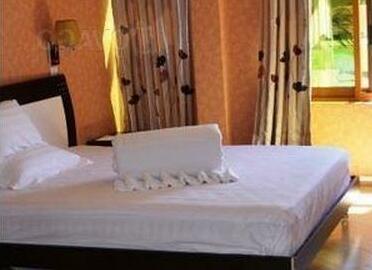 Monarch Hotel and Pavillion - Photo3