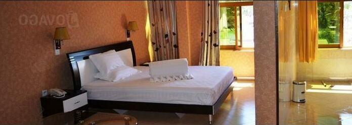 Monarch Hotel and Pavillion - Photo4