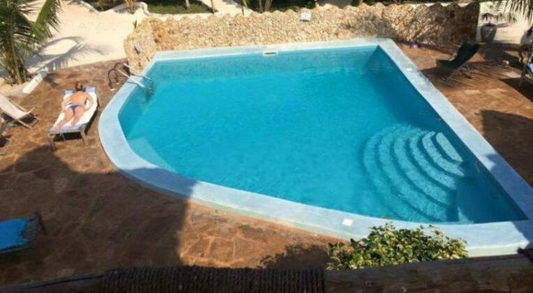 G Oasis Hotel - Photo2