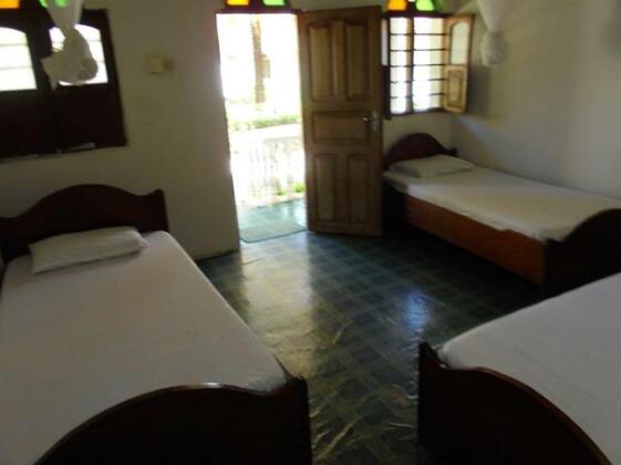 H & H Beach Bungalows - Photo3