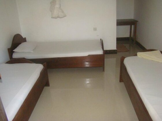 H & H Beach Bungalows - Photo5