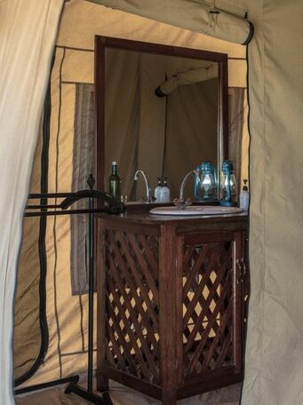 Gnu Ndutu Camp - Photo4