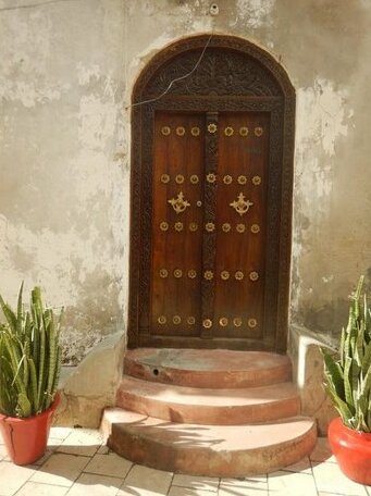 Stone Town Birdsnest - Photo2