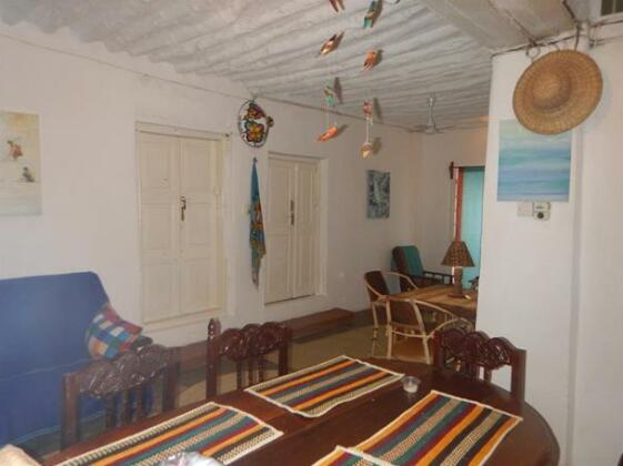 Stone Town Birdsnest - Photo5