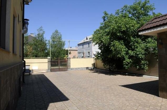  Photo 2