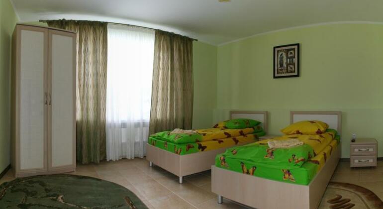 Postoyalyi Dvir - Photo4