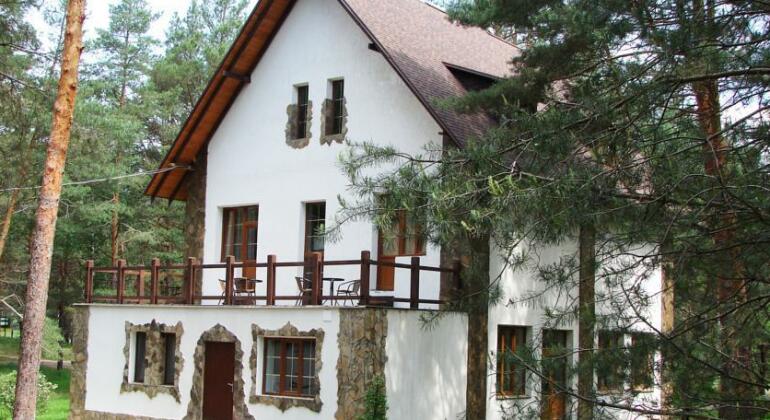 Pershyi Kordon Tourist Complex - Photo2