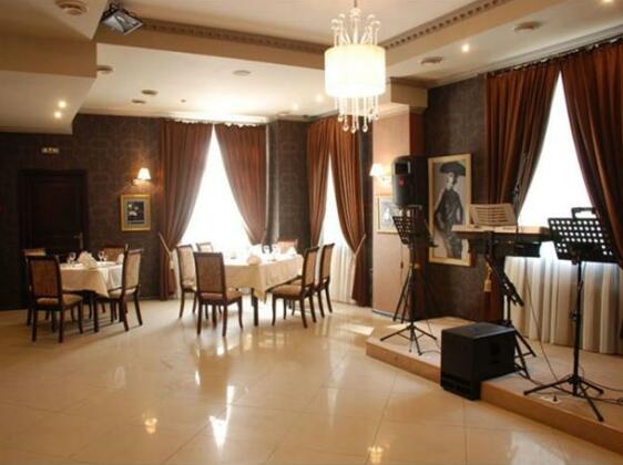 Premium Hotel Chernivtsi - Photo2