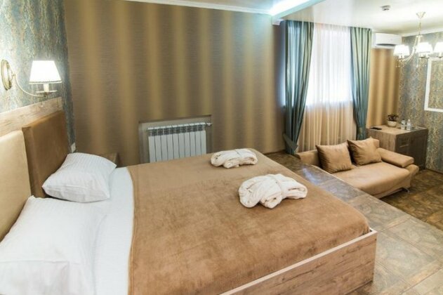 L O Y Family Hotel - Photo4