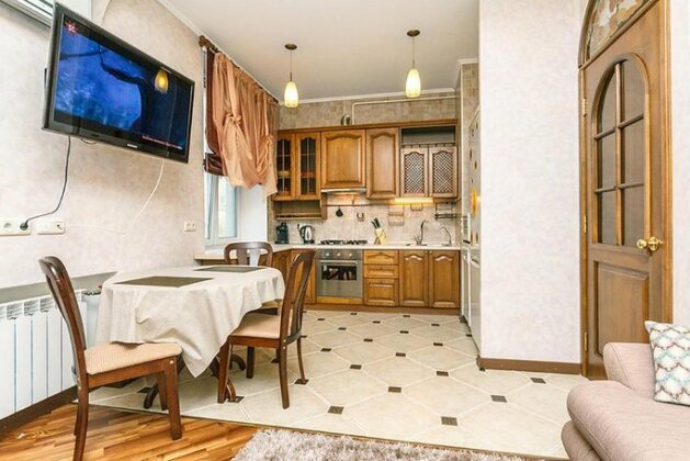 Amazing two beds in the Klovskiy Spusk - Photo2