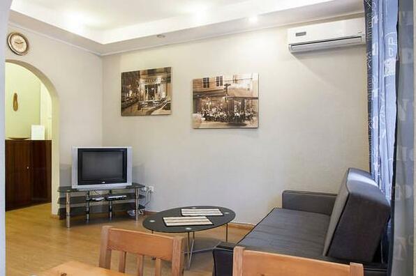 Apartment on Leonida Pervomaiskoho Street - Photo2