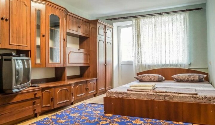 Apartments on Druzhby Narodiv 6 A - Photo2