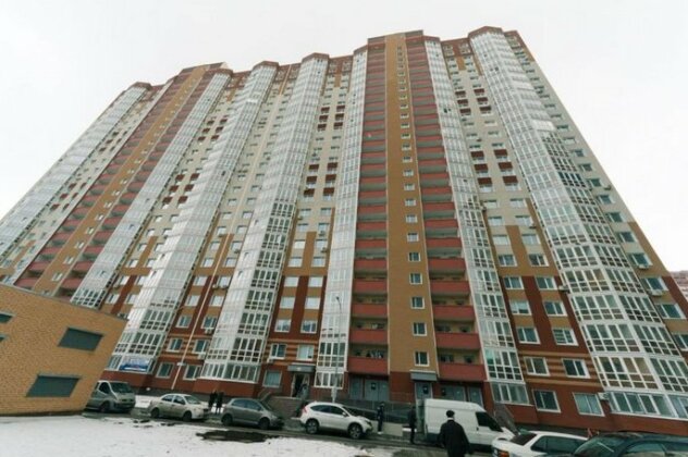 Cozy Apartment on Gmyri 12b near metro Poznyaki