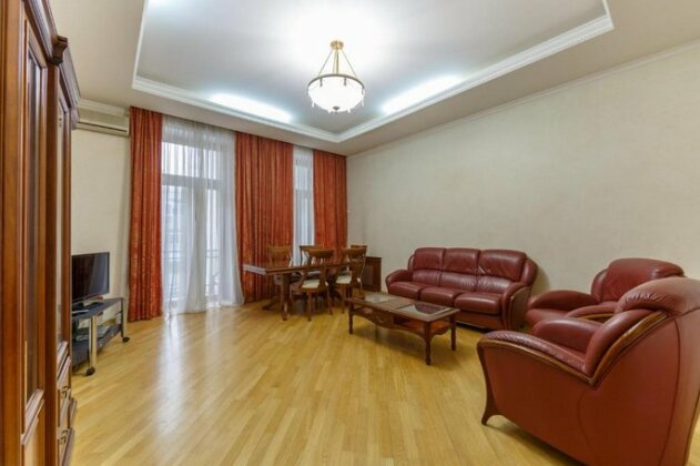 Huge 3 Bedroom Apartment Next to Gulliver & Synagogue - Photo4
