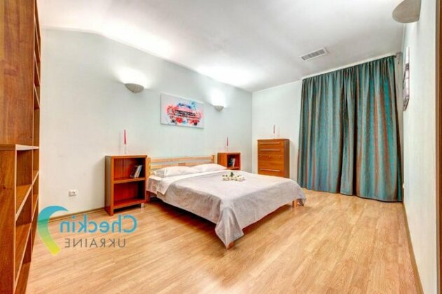 Luxury 3-bedroom apartment Gonchara 74b