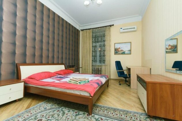 One bedroom 6/2 Krutyi descent Near Khreshchatyk