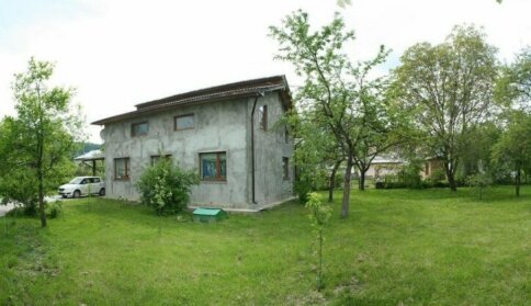Sadiba Pri Dorogi
