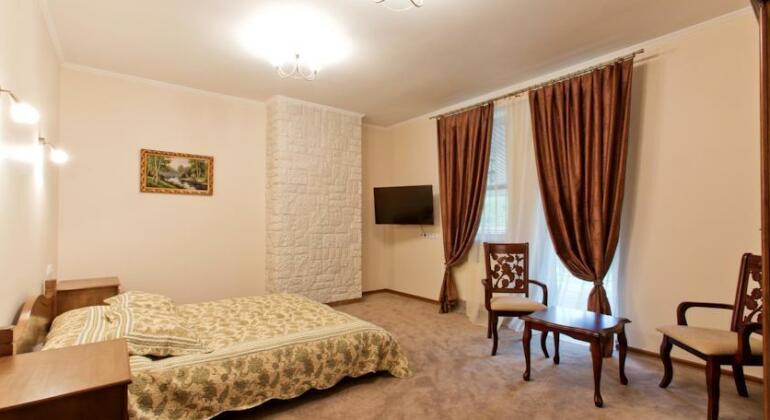 Park-Hotel Butenko Stable - Photo5