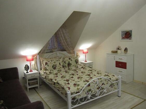Glove House - Photo2