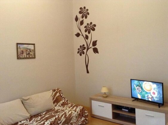 Family Stay in Lviv 2 Rooms + Kitchen - Photo2