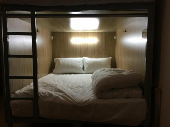 Lounge Capsule Hostel - Photo4