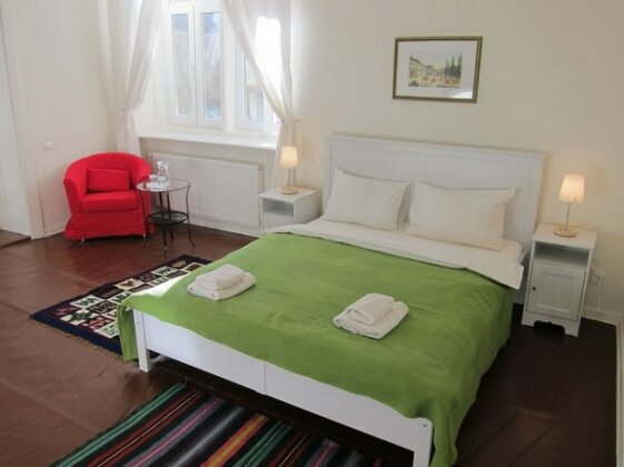 On The Square Guesthouse - Photo3