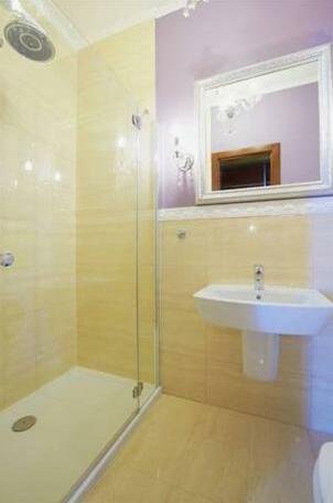 Queens Apartments Lviv - Photo3