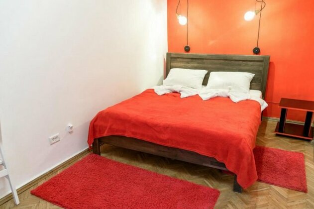 Red & Yellow Apartment Lviv - Photo3