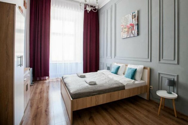 SF central Apartments on Rynok Square - Photo2