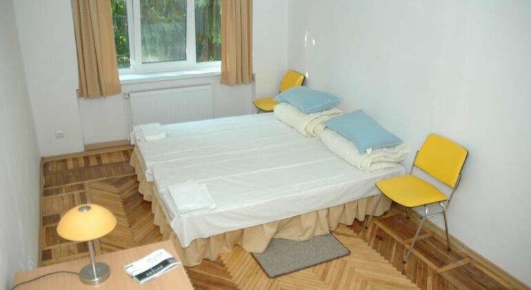 Yellow House Hostel Lviv - Photo4