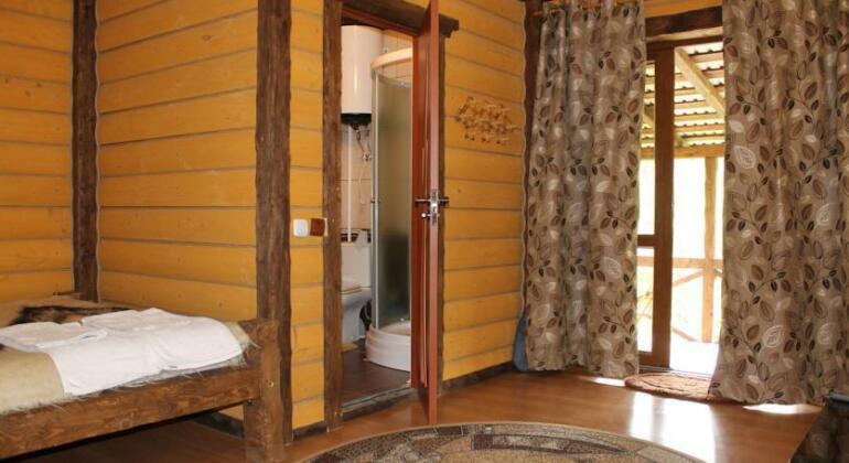 Sadyba Gutsulska Pisnya Lodge