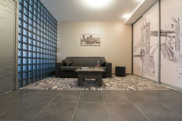 12th Floor Apartments - Photo5