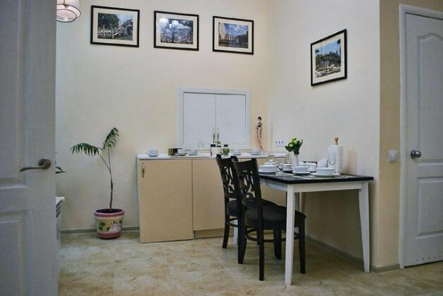 Classic Apartment on Zhukovskoho - Photo3