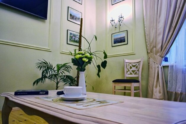 Classic Apartment on Zhukovskoho - Photo4