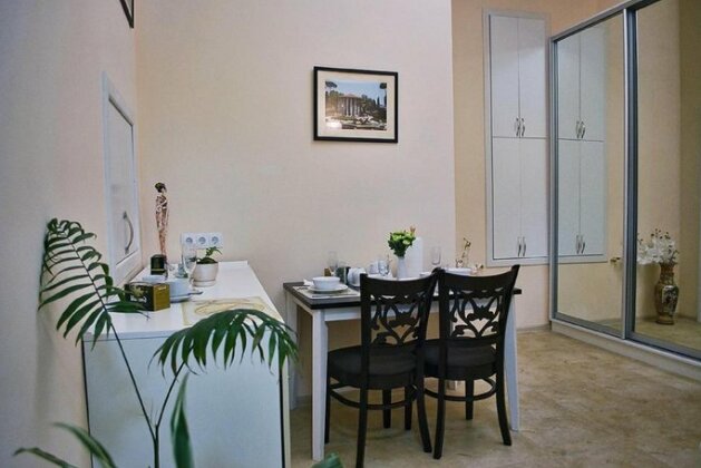 Classic Apartment on Zhukovskoho - Photo5