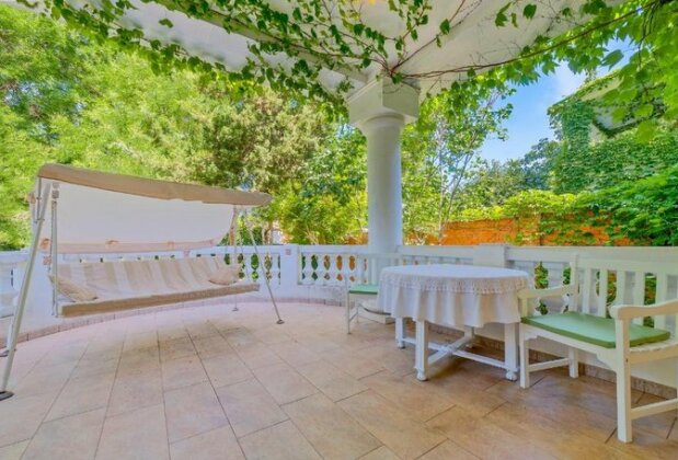 House with a terrace in Arcadia - Photo2