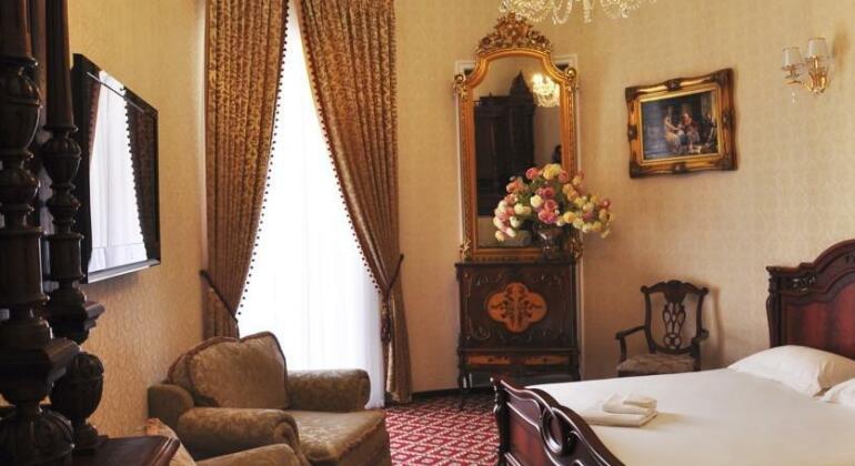 Queen Valery Hotel Odessa - Photo3