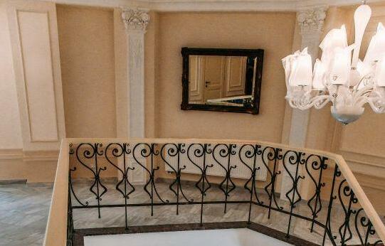 VINTAGE HOTEL on French Boulevard - Photo2