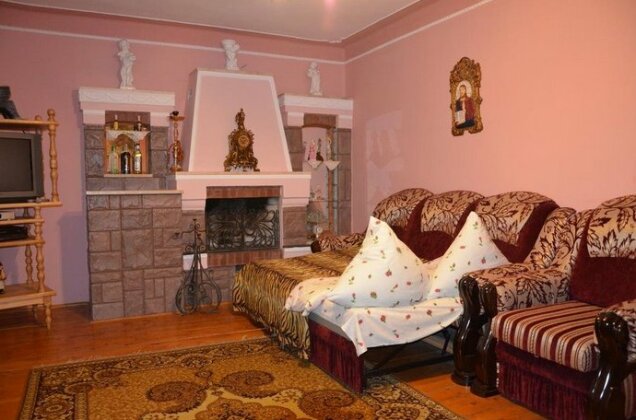 At Mariana and Misha's - Photo2