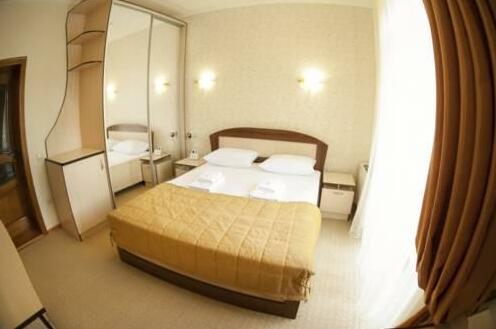 Golden Crown - Photo5