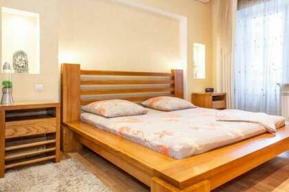 On Soborniy 177 Huge 1Room luxury Apartments