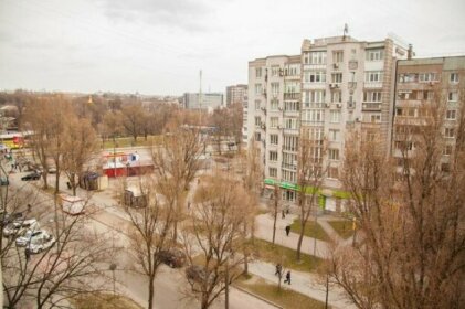 Semi-luxury Apartment on Zaporozhskaya 9