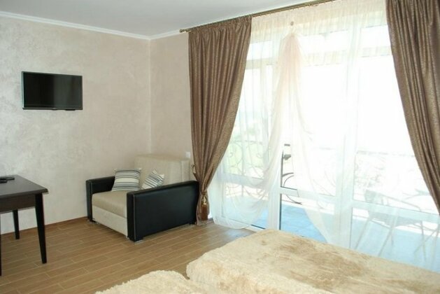  Photo 4
