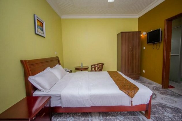 Tuzza Hotel