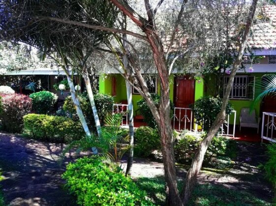 Cross Roads Suites - Photo2