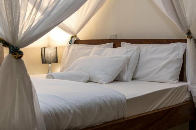 Muti Entebbe - Photo3