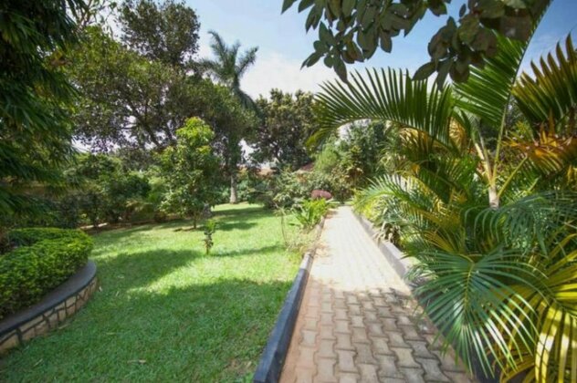 Papyrus Guesthouse Entebbe - Photo2