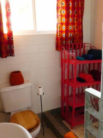 Pineapple Guest House Entebbe - Photo3