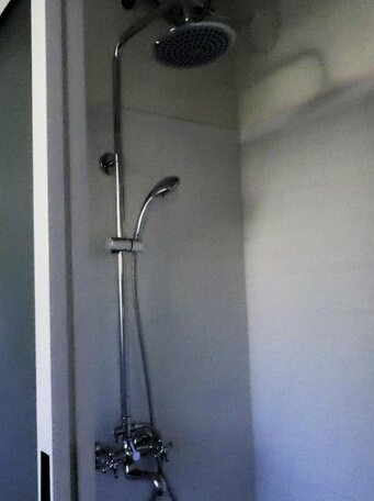 Pineapple Guest House Entebbe - Photo4