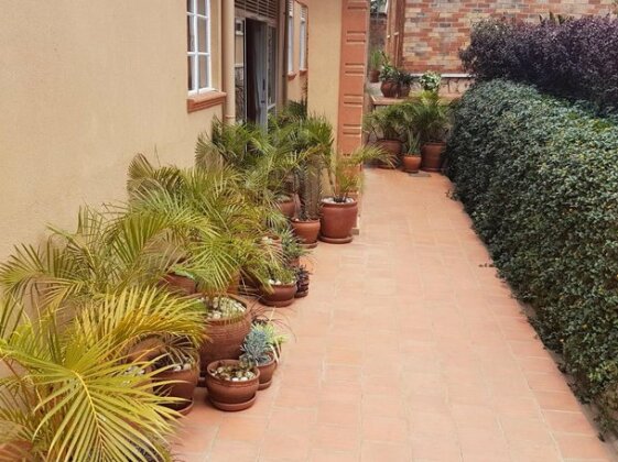 Pineapple Guest House Entebbe - Photo5